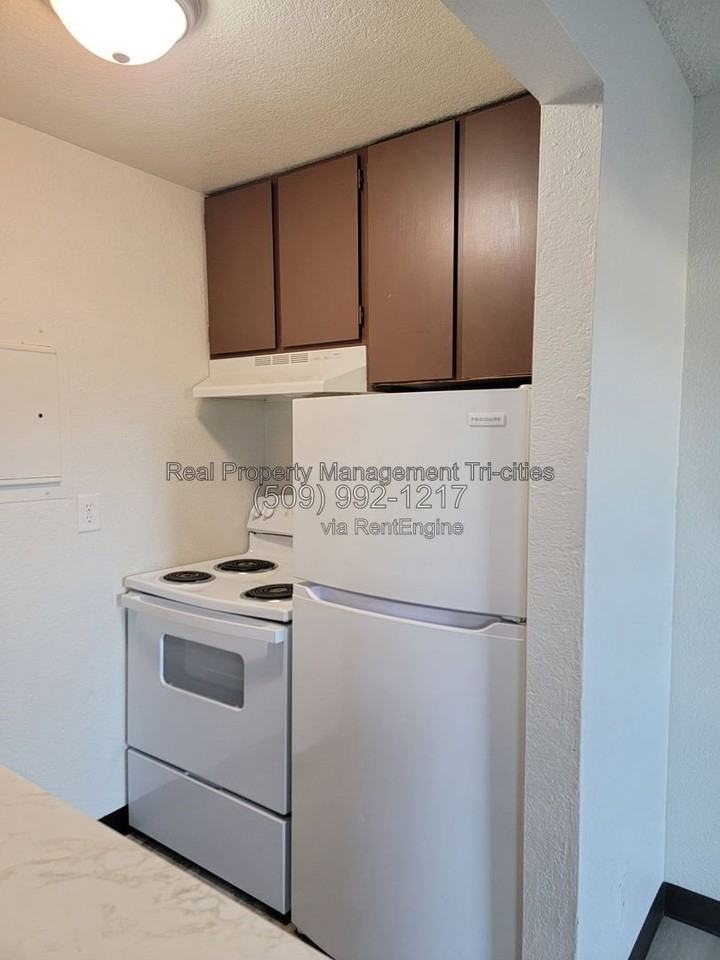 1025 W Entiat Ave #B6 - Photo 7 of 11