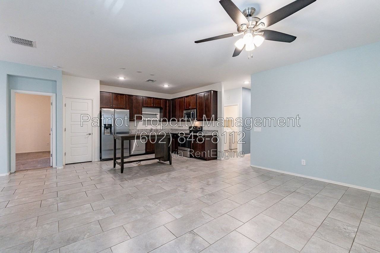 8816 S 41st Dr - Photo 2 of 33
