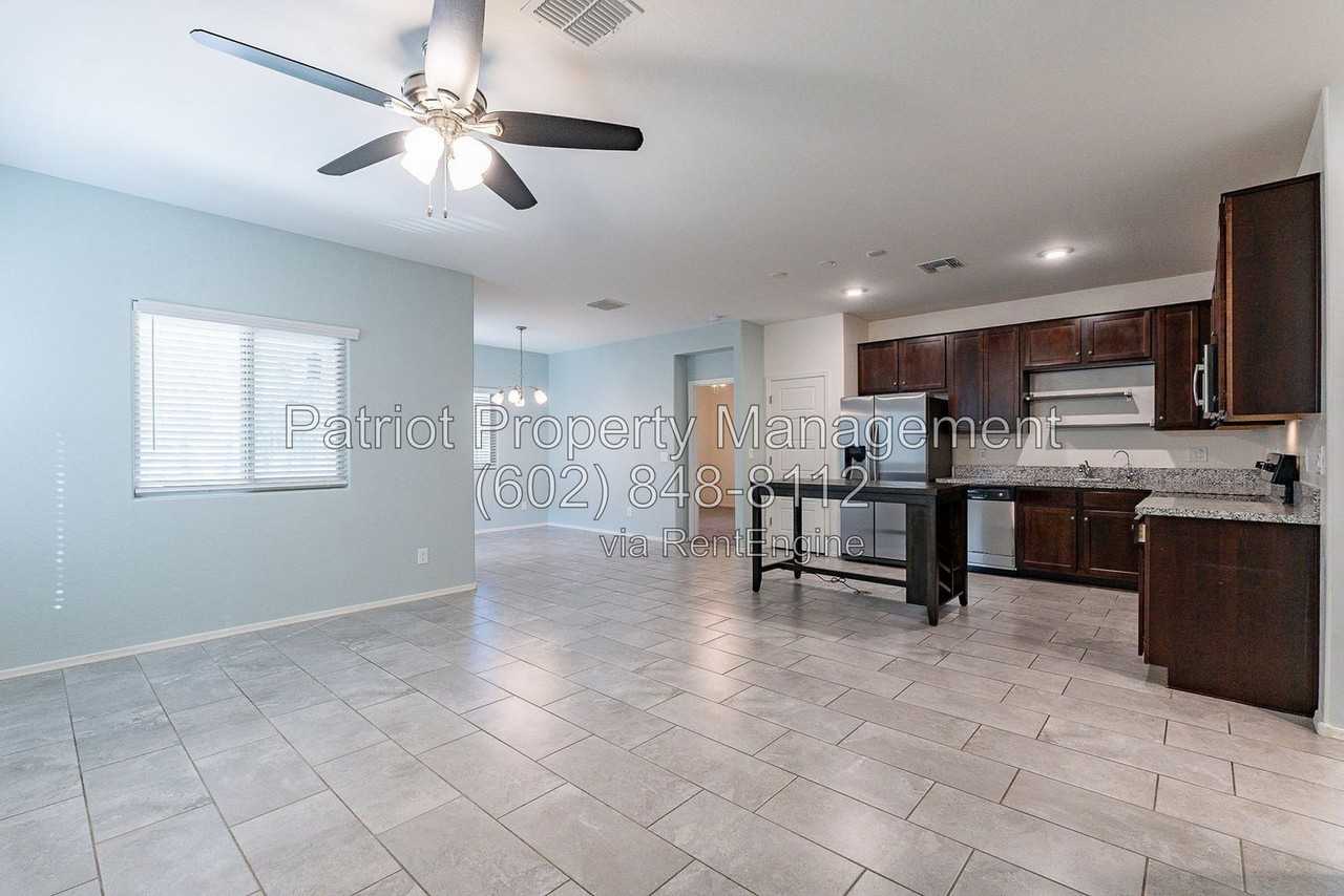 8816 S 41st Dr - Photo 3 of 33