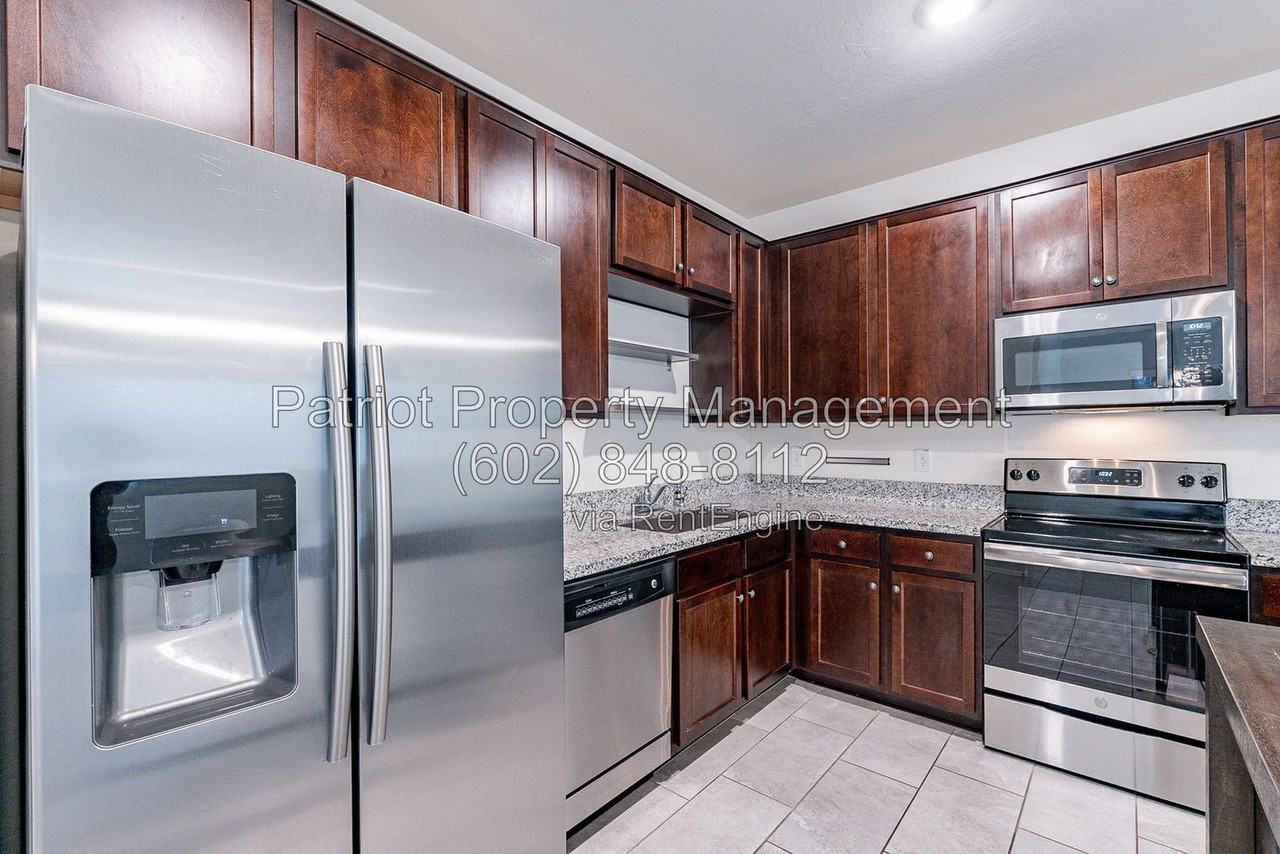 8816 S 41st Dr - Photo 4 of 33