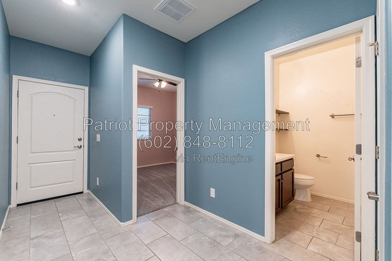 8816 S 41st Dr - Photo 5 of 33