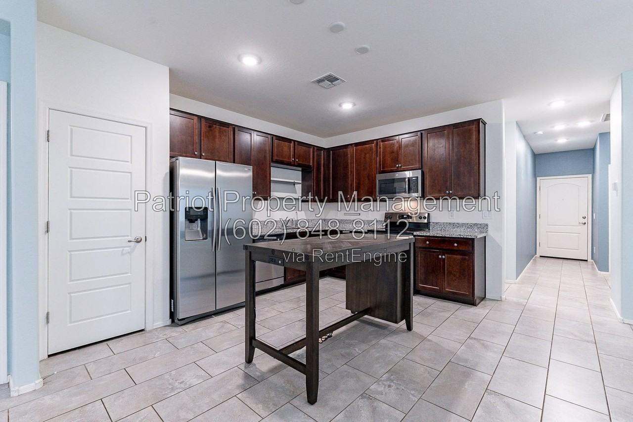 8816 S 41st Dr - Photo 6 of 33