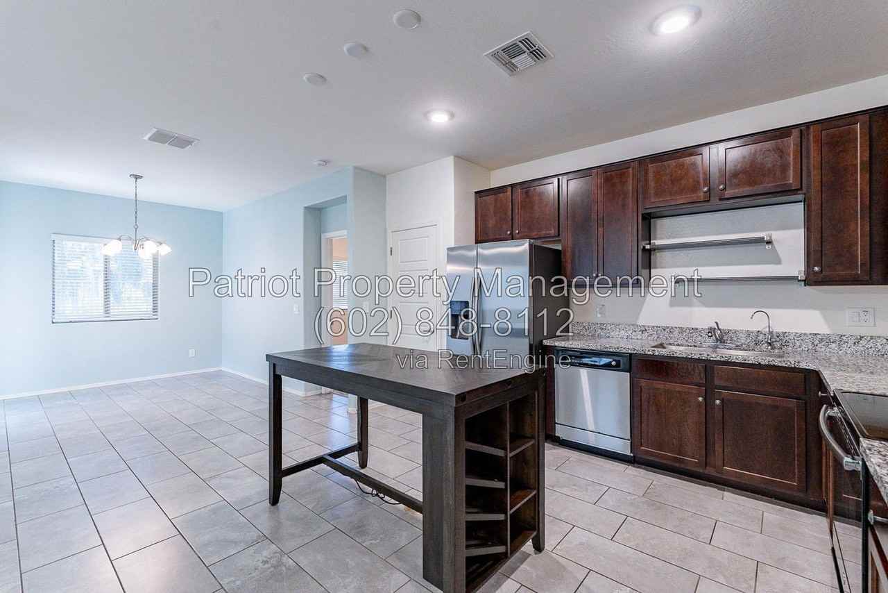 8816 S 41st Dr - Photo 7 of 33