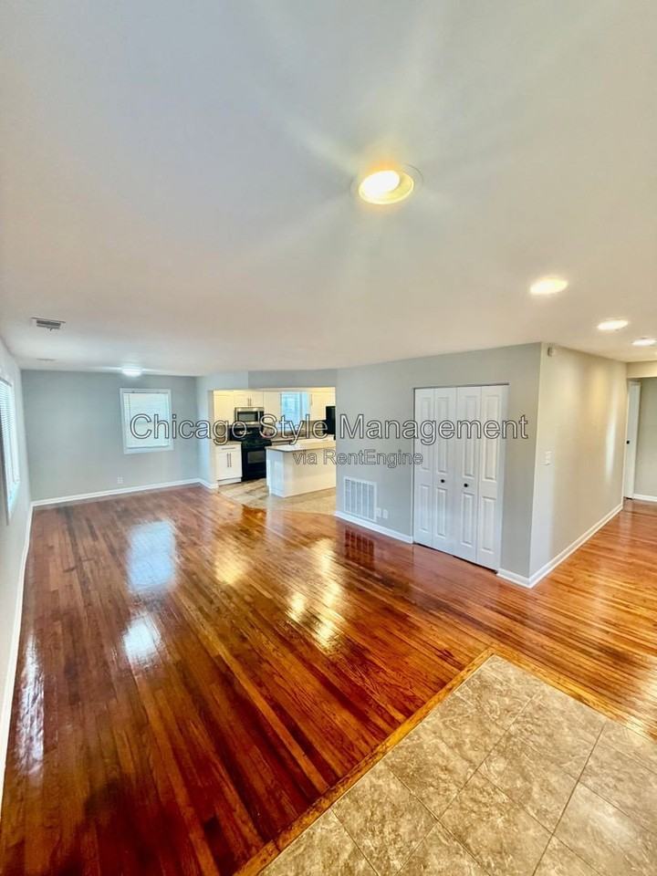 16729 Western Ave - Photo 3 of 14