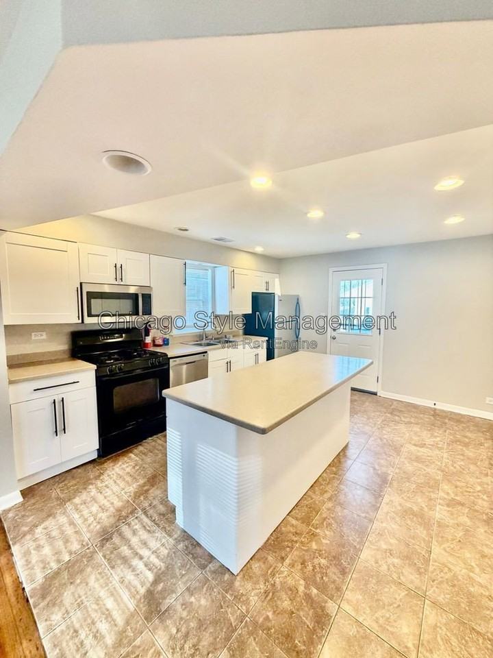16729 Western Ave - Photo 4 of 14