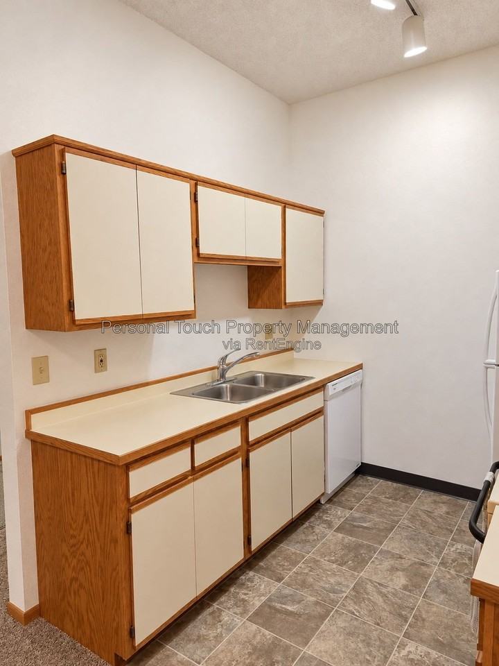 1006 4th Ave S #B - Photo 6 of 14