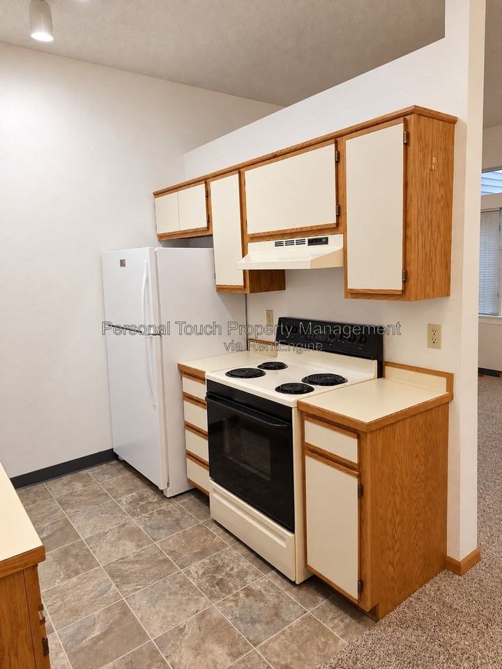 1006 4th Ave S #B - Photo 7 of 14