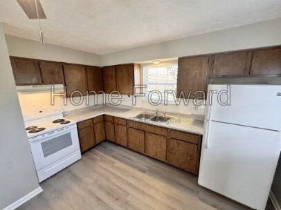 139 Towson Way #B - Photo 3 of 13