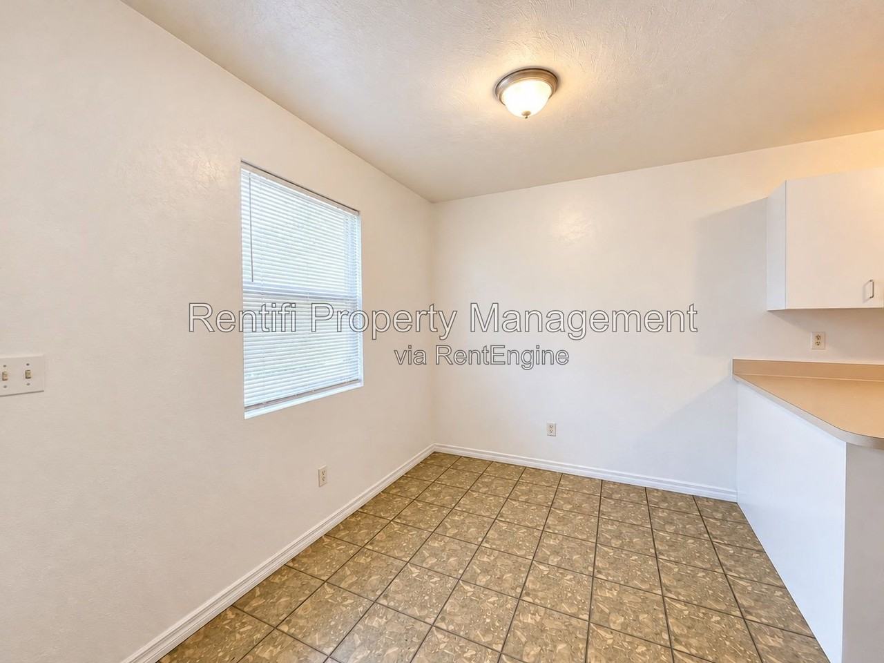 3719 Suntrust Dr - Photo 4 of 13
