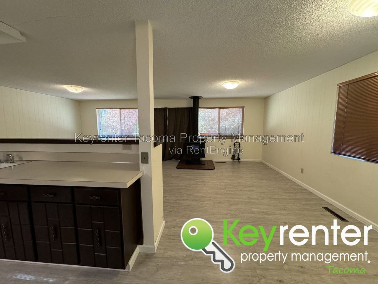 9022 Ridgeview Cir W - Photo 7 of 22