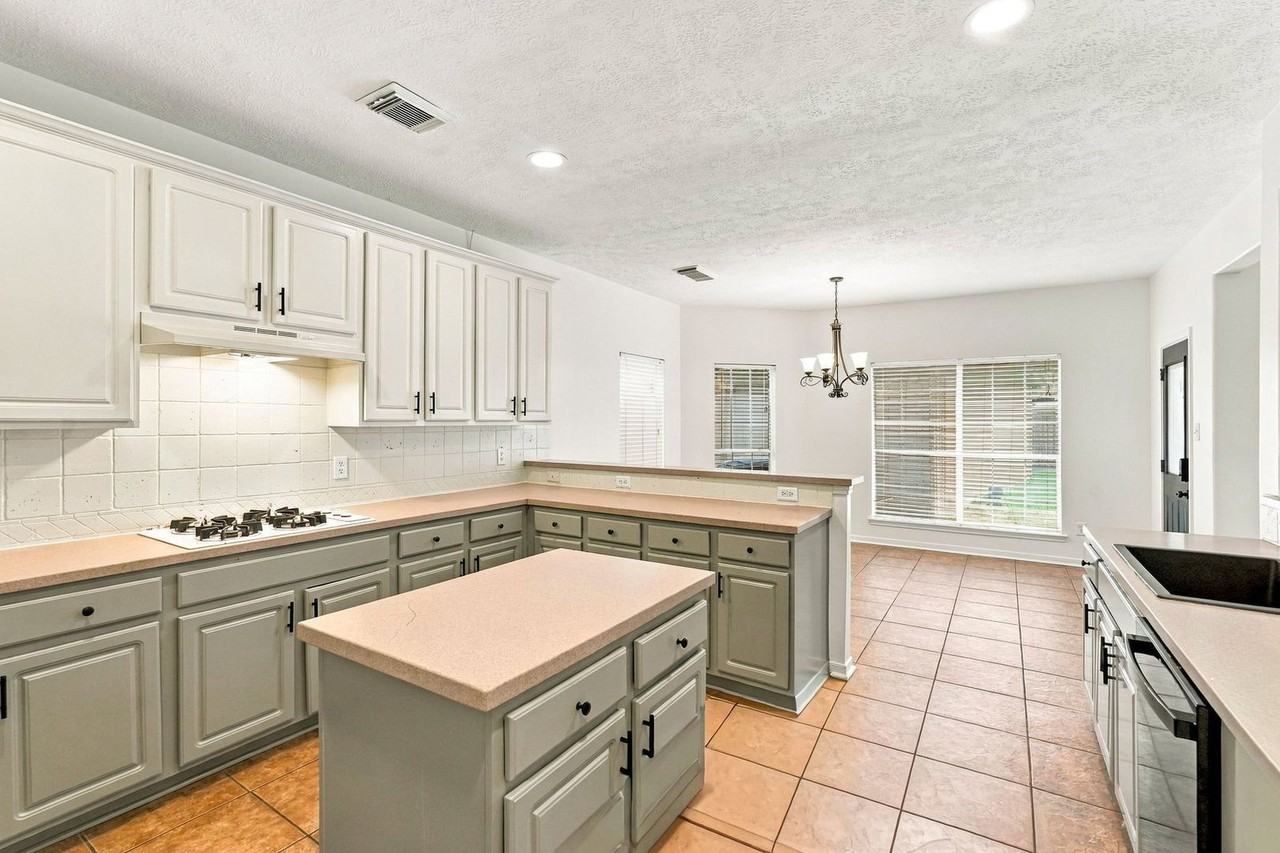 2845 Martina Dr - Photo 5 of 27