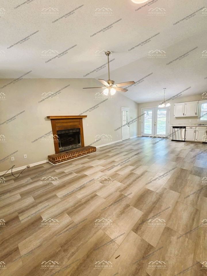128 Mariposa Cir - Photo 2 of 17
