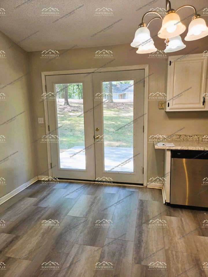 128 Mariposa Cir - Photo 3 of 17