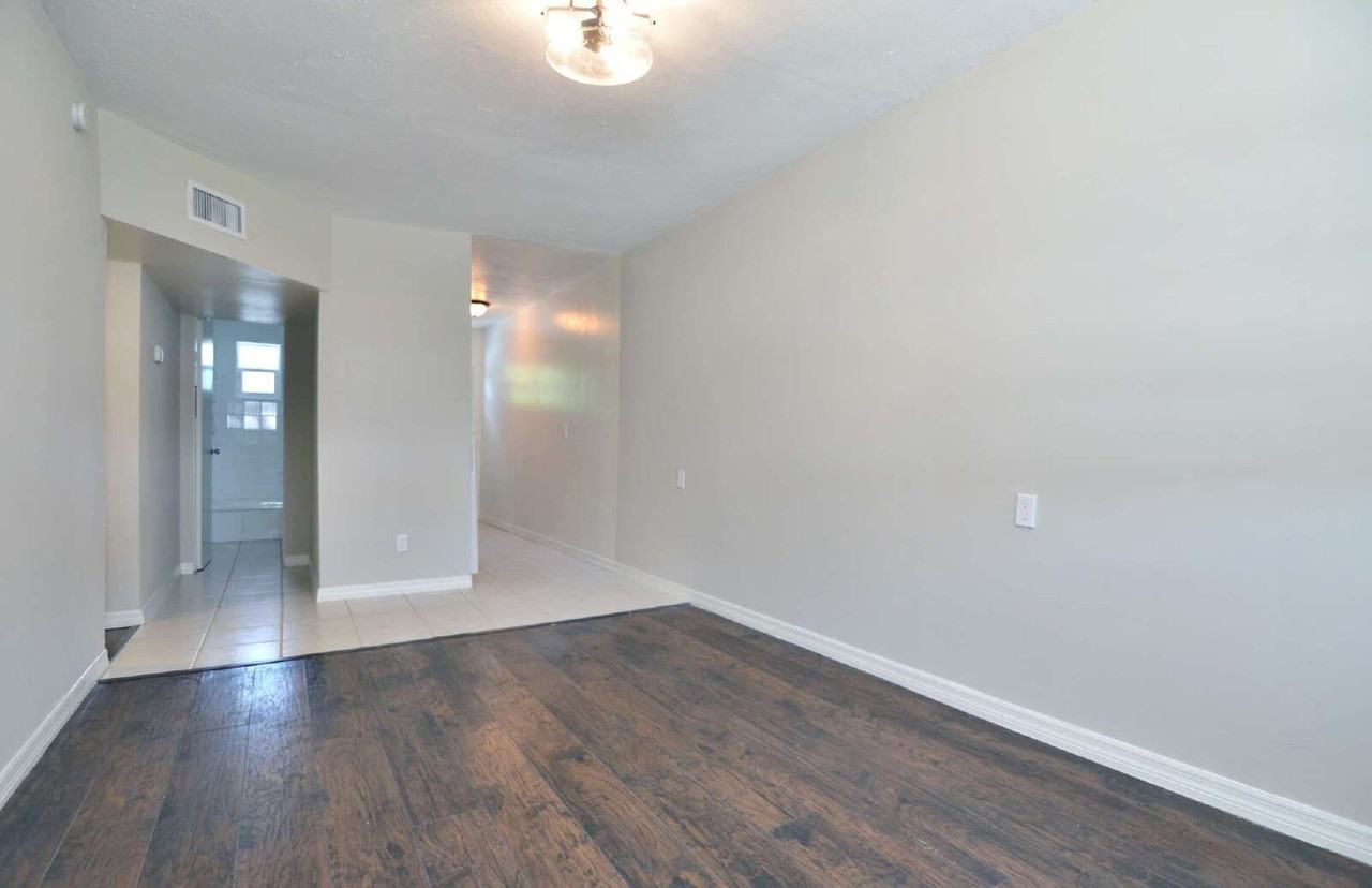 401 69th St N #3 - Photo 3 of 25