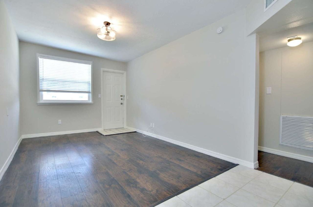 401 69th St N #3 - Photo 4 of 25