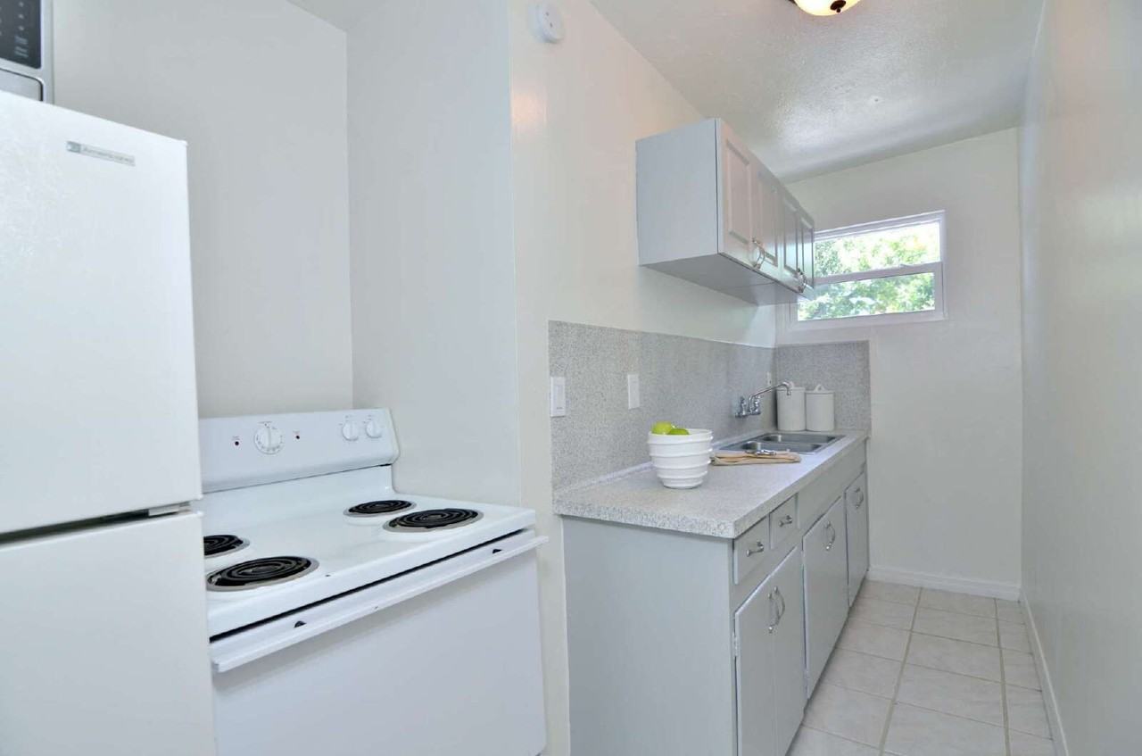 401 69th St N #3 - Photo 6 of 25