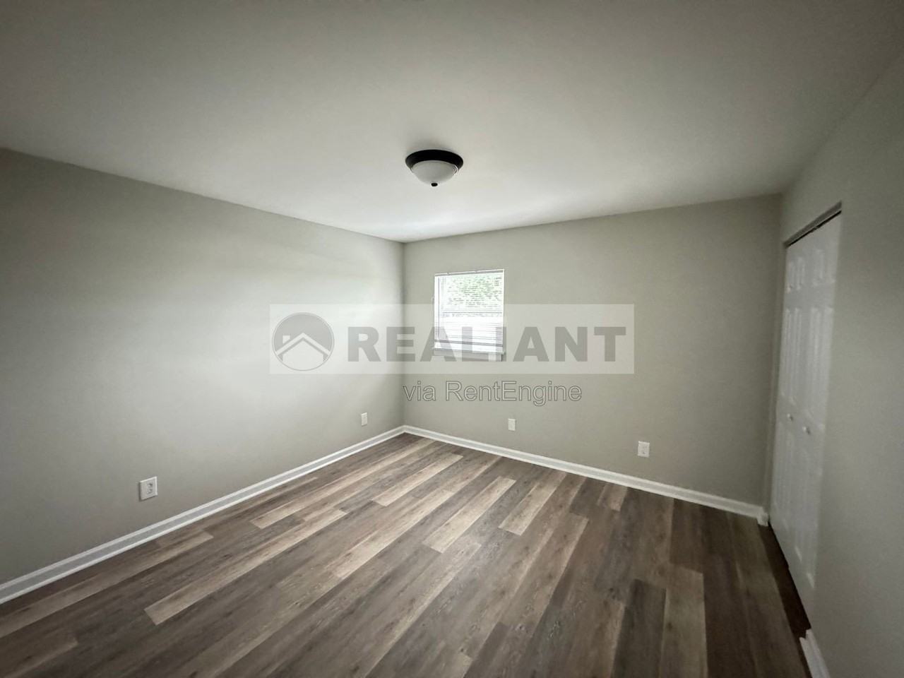 209 Lakeshore Dr #8 - Photo 5 of 37