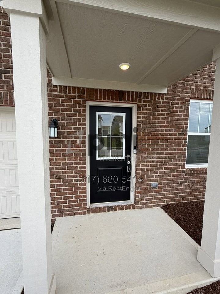 8929 Noble Heights Ln - Photo 4 of 50