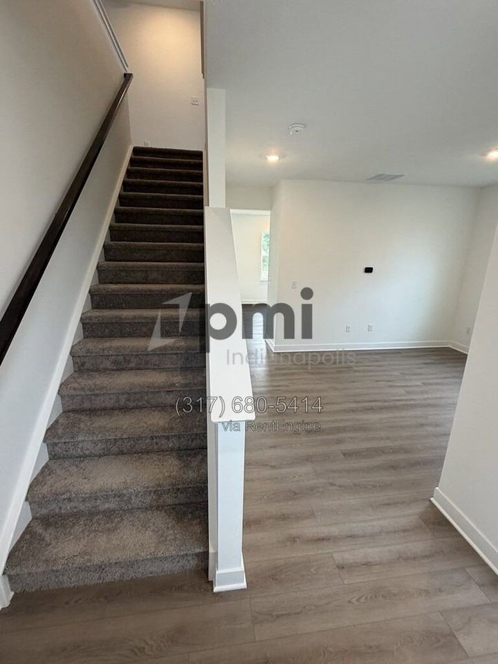 8929 Noble Heights Ln - Photo 5 of 50