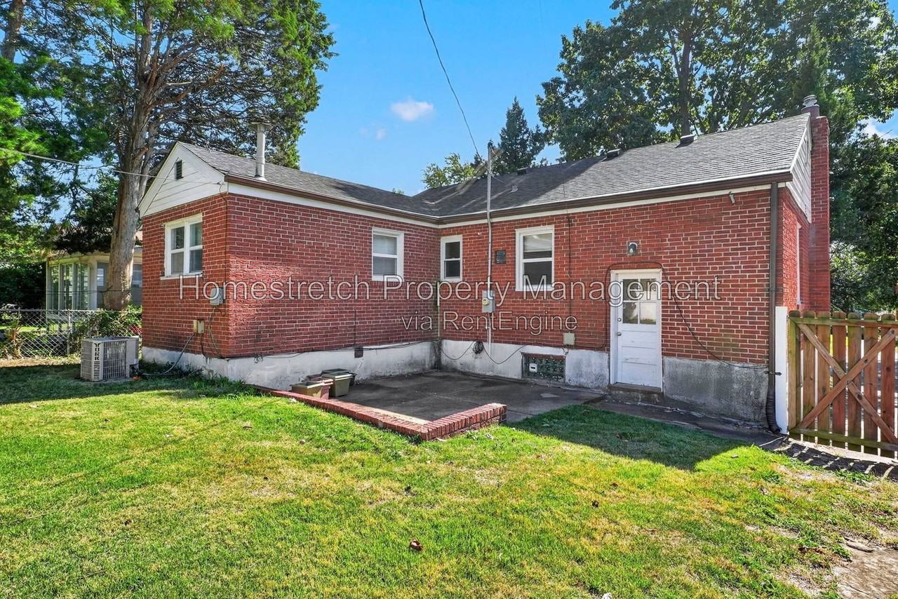 8139 Braddock Dr - Photo 4 of 27