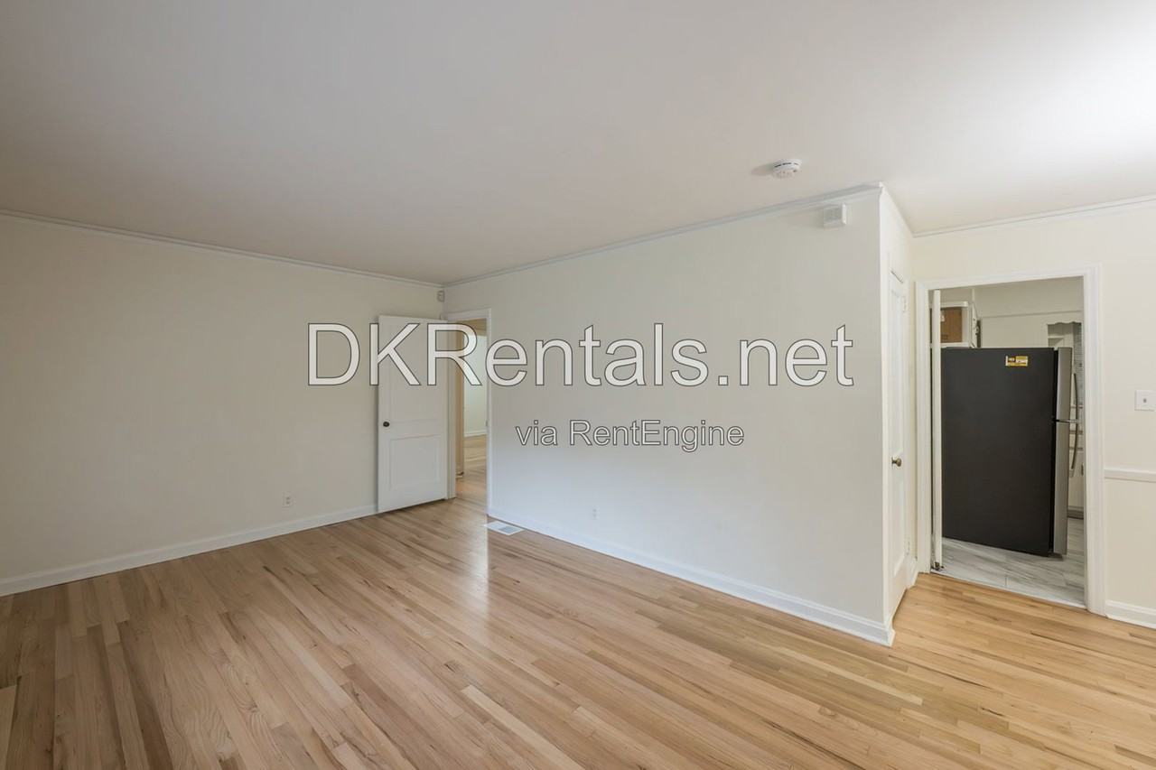 2293 Vistamont Dr - Photo 5 of 26