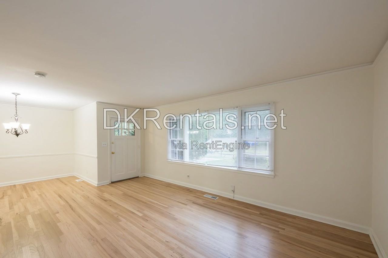 2293 Vistamont Dr - Photo 7 of 26