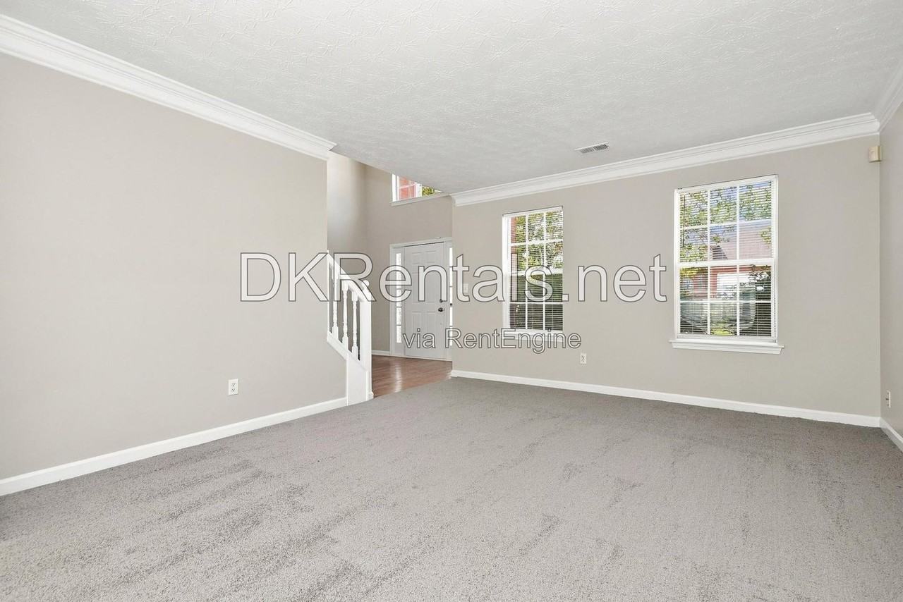 628 Christina Pl - Photo 4 of 30