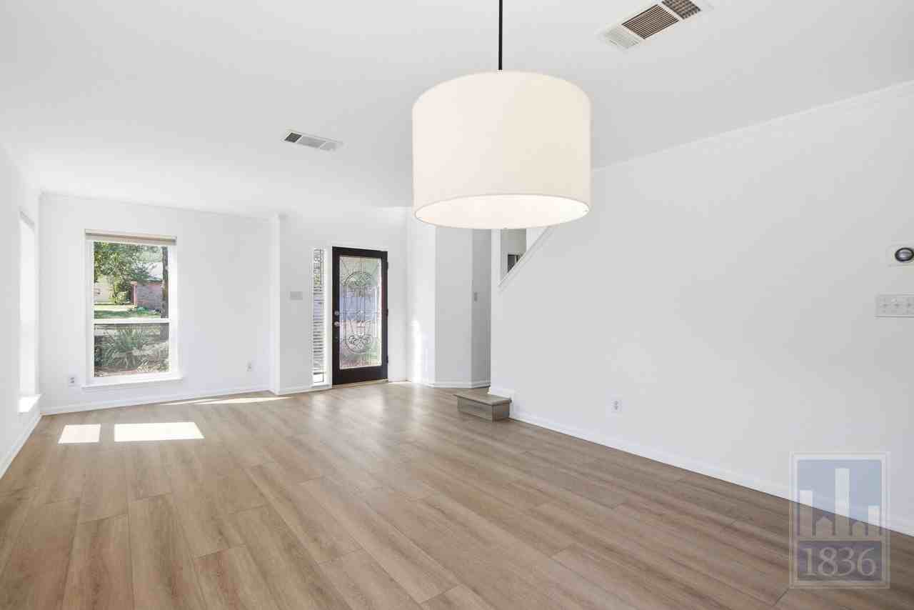 4200 Cortina Dr - Photo 3 of 29