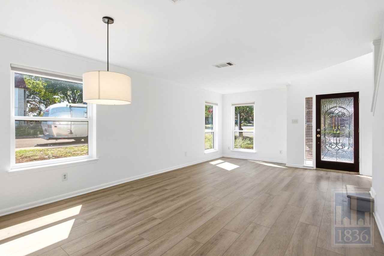 4200 Cortina Dr - Photo 4 of 29
