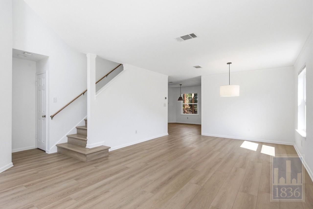 4200 Cortina Dr - Photo 5 of 29