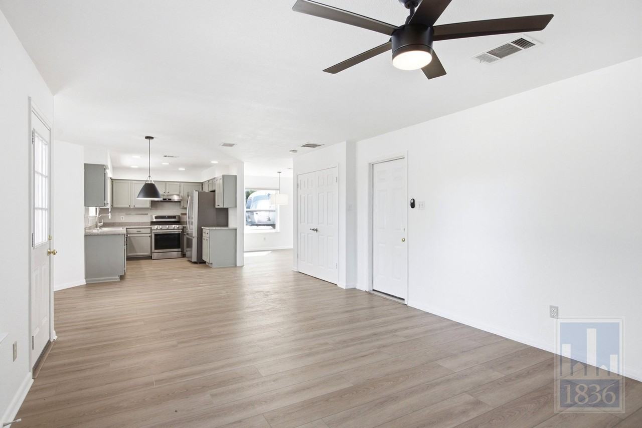 4200 Cortina Dr - Photo 7 of 29
