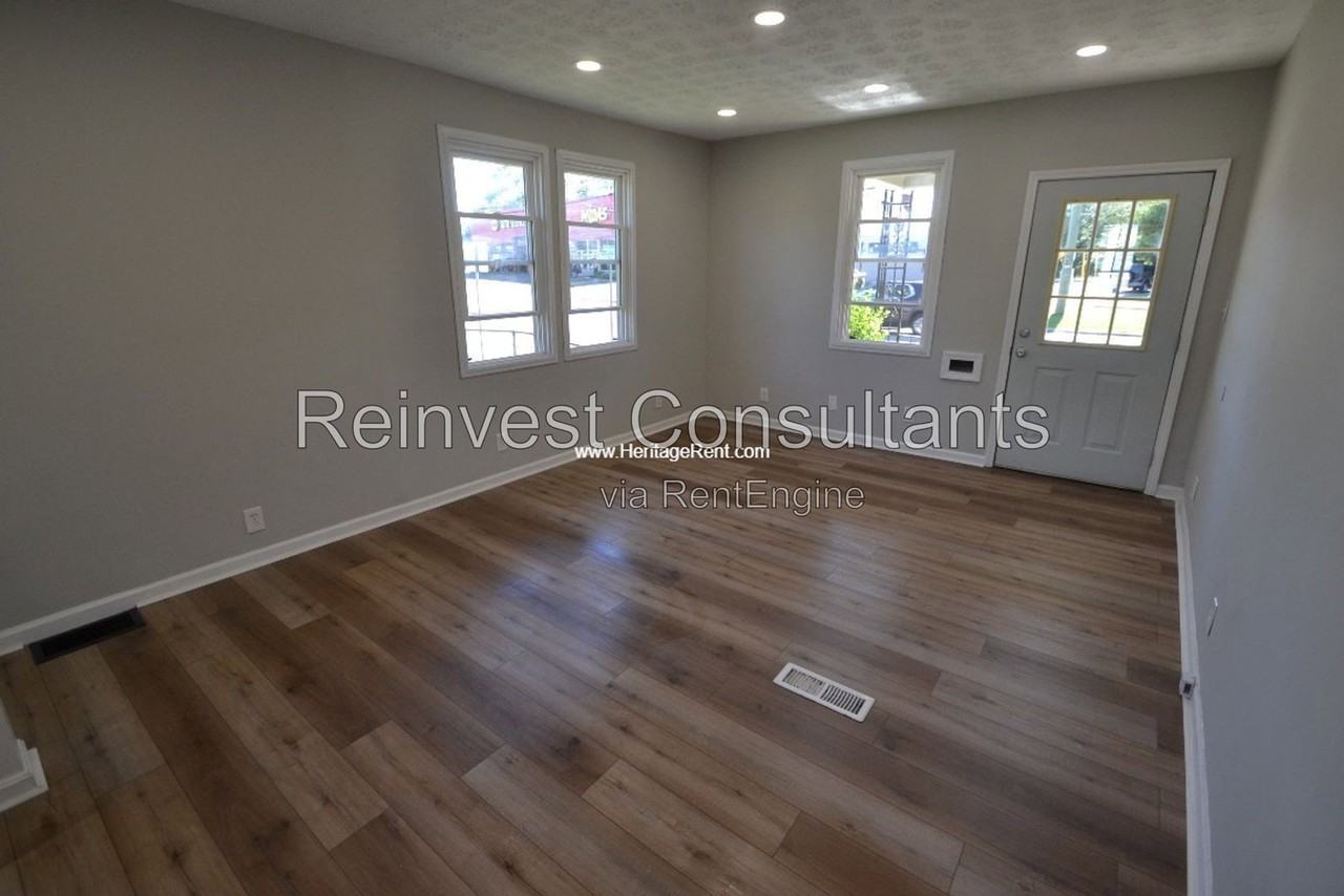 1894 E Galbraith Rd - Photo 3 of 12