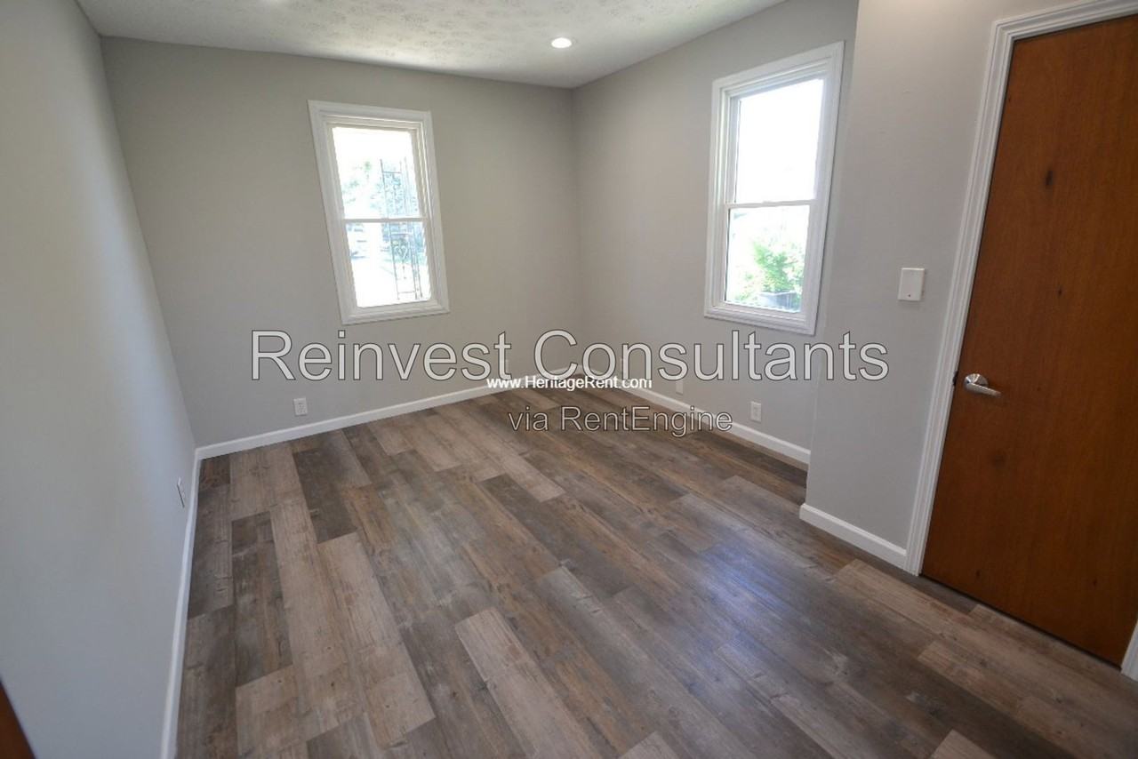 1894 E Galbraith Rd - Photo 4 of 12