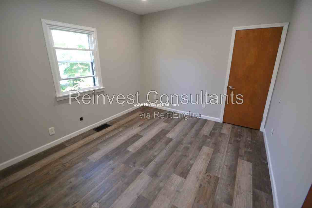 1894 E Galbraith Rd - Photo 5 of 12