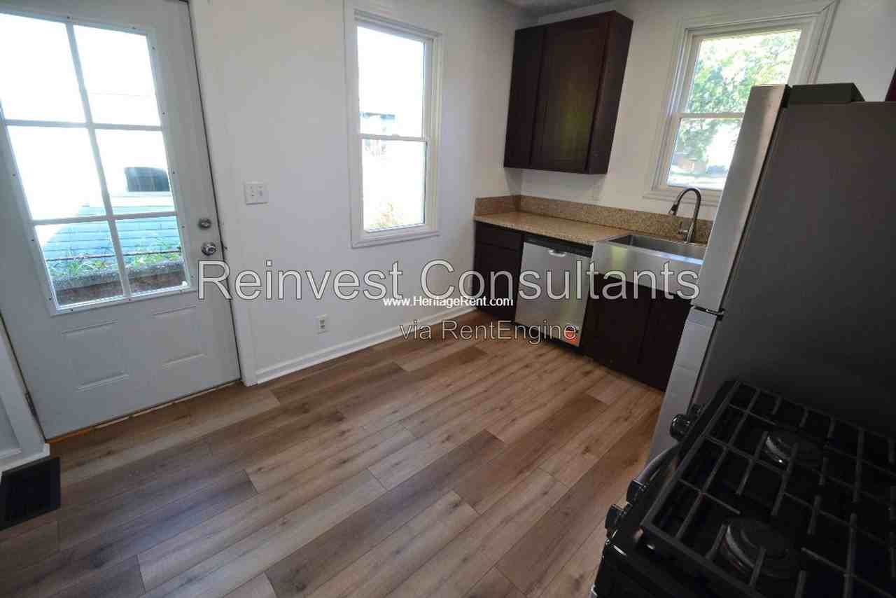 1894 E Galbraith Rd - Photo 6 of 12