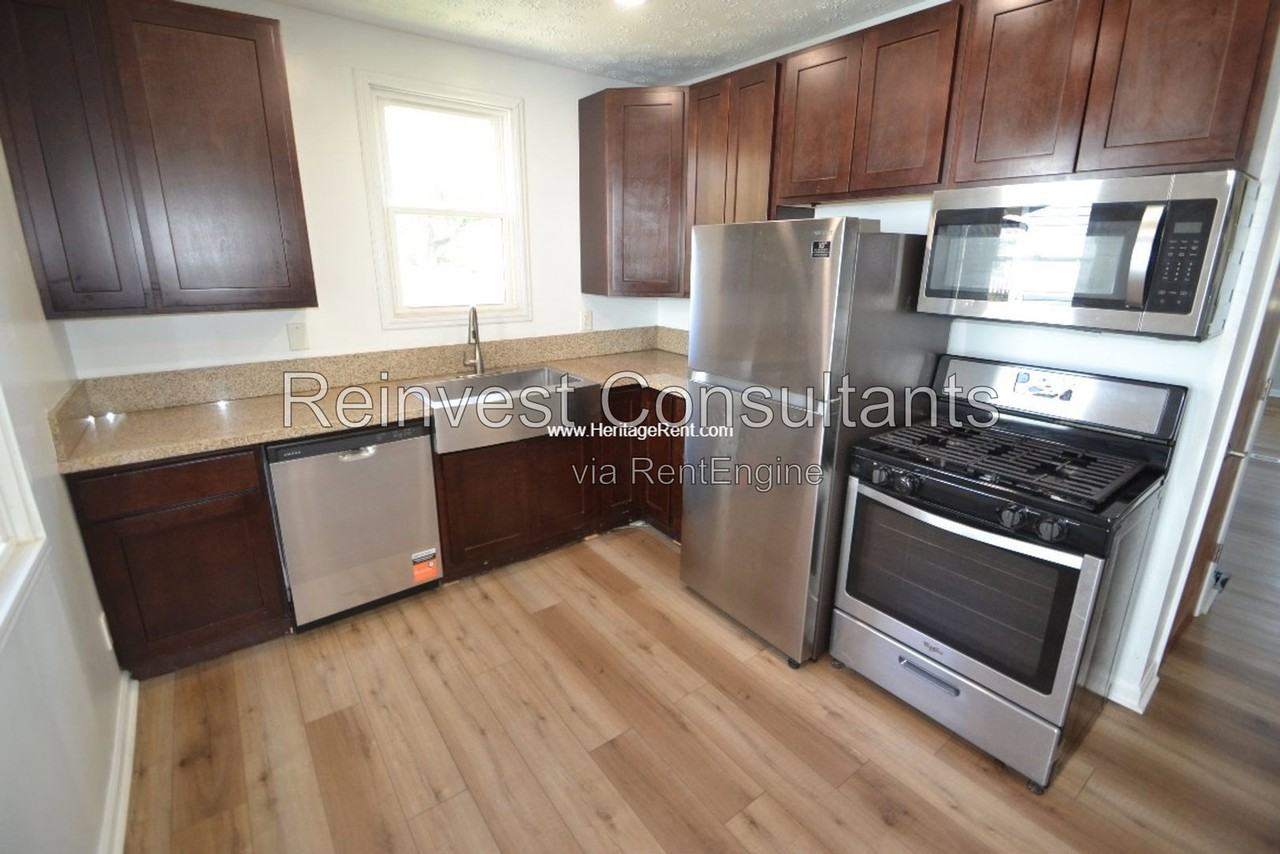 1894 E Galbraith Rd - Photo 7 of 12