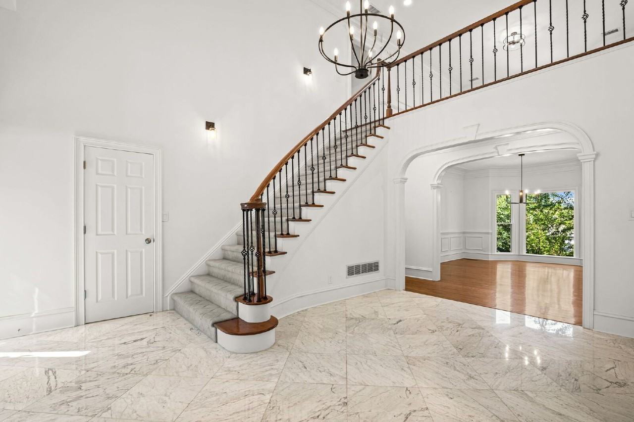 4223 Wieuca Overlook Ne - Photo 4 of 50