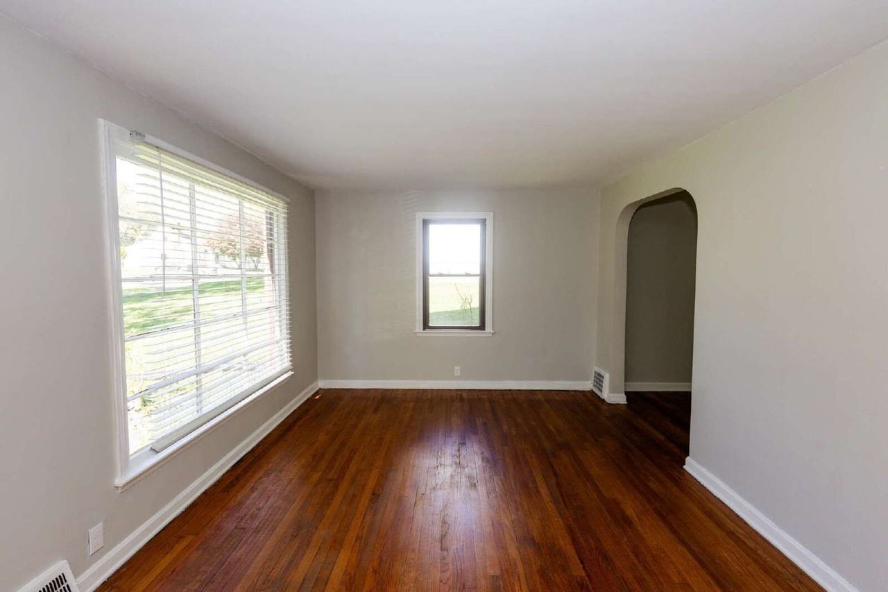 5179 Homewood Ave - Photo 3 of 18