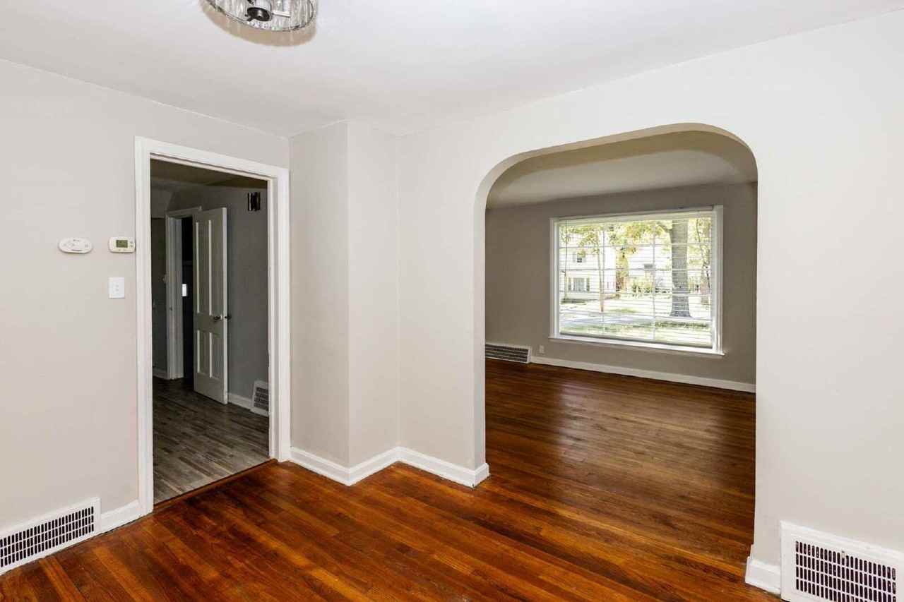 5179 Homewood Ave - Photo 5 of 18