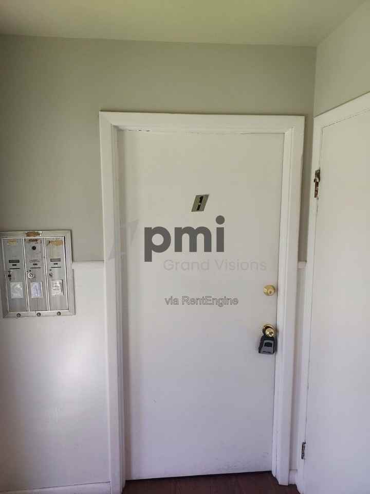 340 N Monroe St #1 - Photo 3 of 32