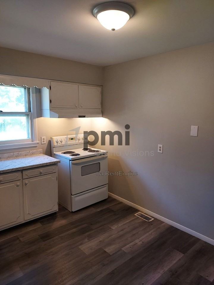 340 N Monroe St #1 - Photo 4 of 32