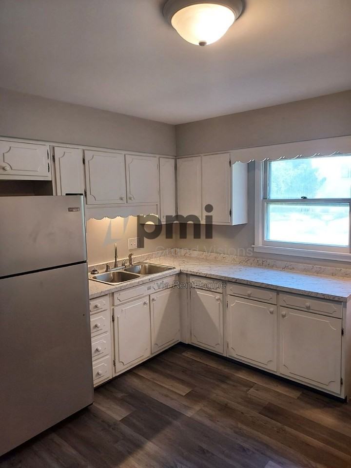 340 N Monroe St #1 - Photo 5 of 32