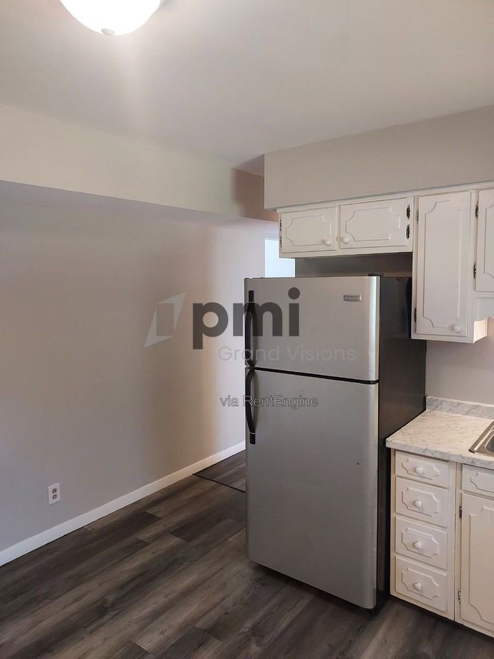 340 N Monroe St #1 - Photo 6 of 32