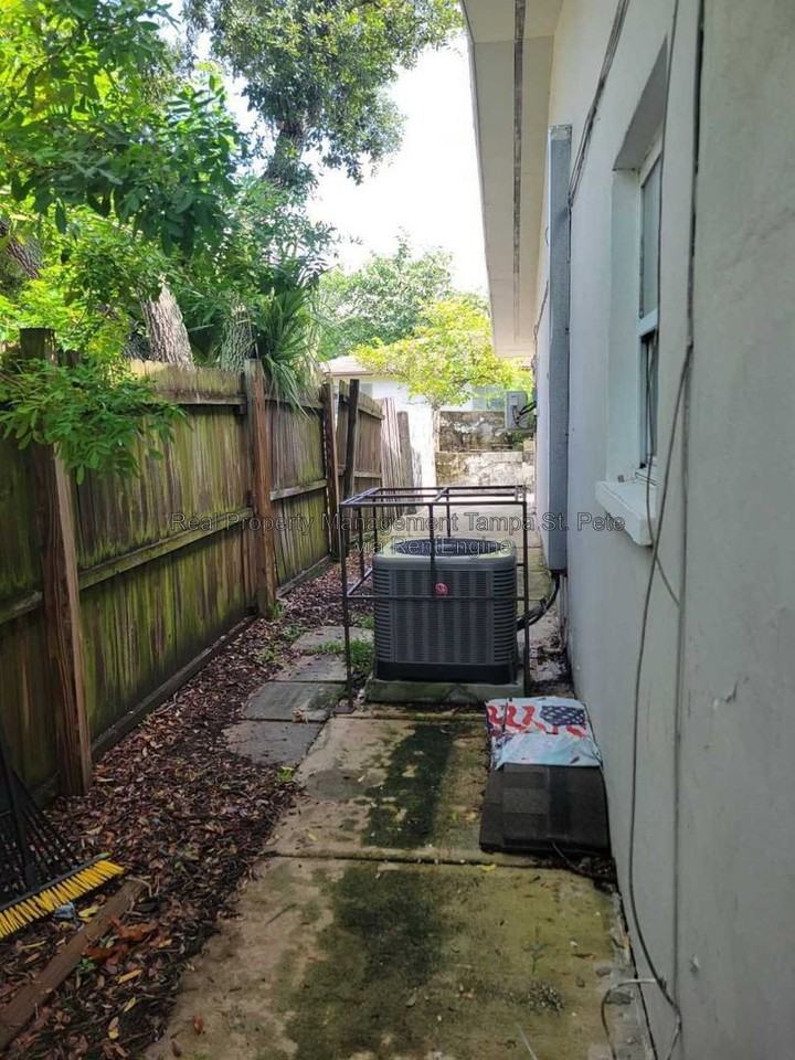 824 Wyatt St #C - Photo 4 of 10