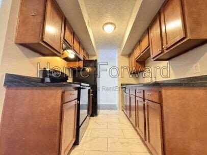 2045 Cambridge Dr #B15 - Photo 5 of 13