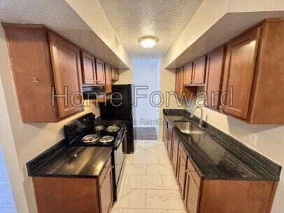 2045 Cambridge Dr #B15 - Photo 6 of 13