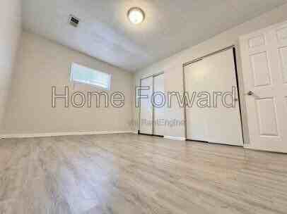 2045 Cambridge Dr #B22 - Photo 2 of 13