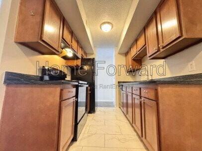 2045 Cambridge Dr #B22 - Photo 5 of 13