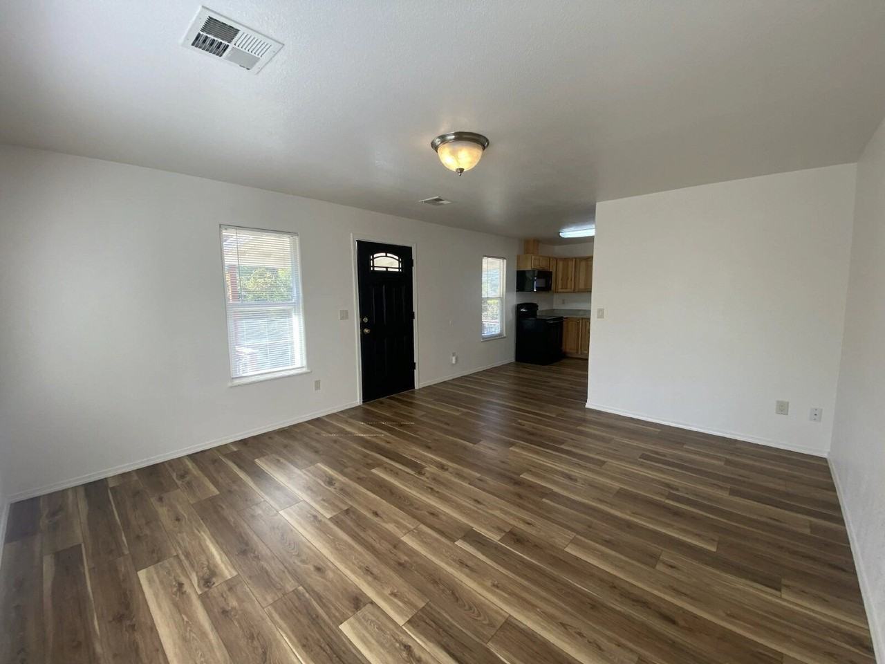 1536 Se Booth Ave - Photo 3 of 29