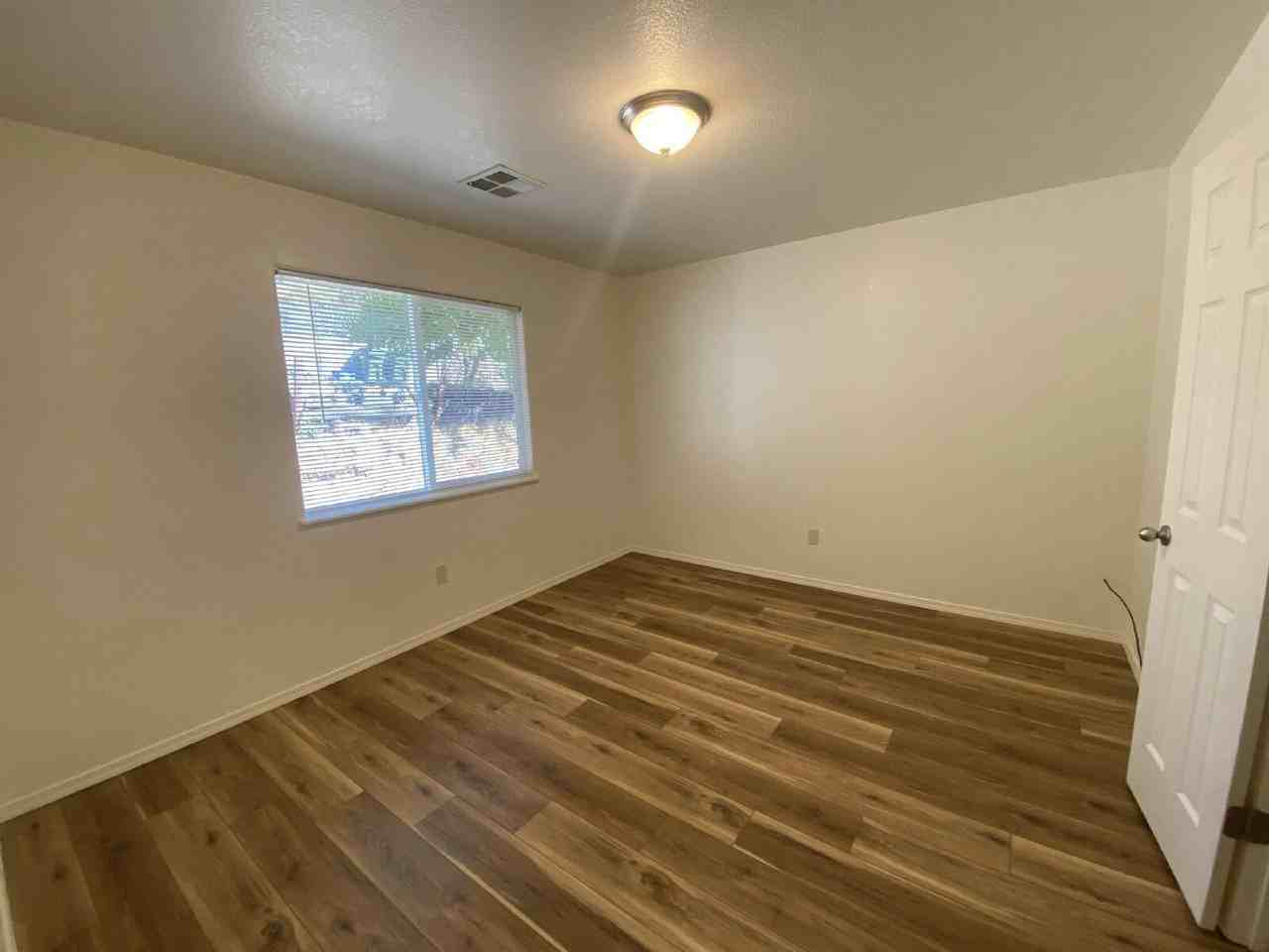 1536 Se Booth Ave - Photo 5 of 29